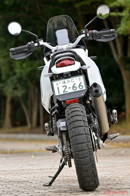 DUCATI DESERT X(2022年モデル)リヤビュー