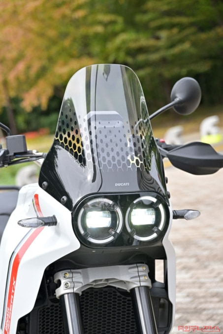 DUCATI DESERT X(2022年モデル)スクリーン