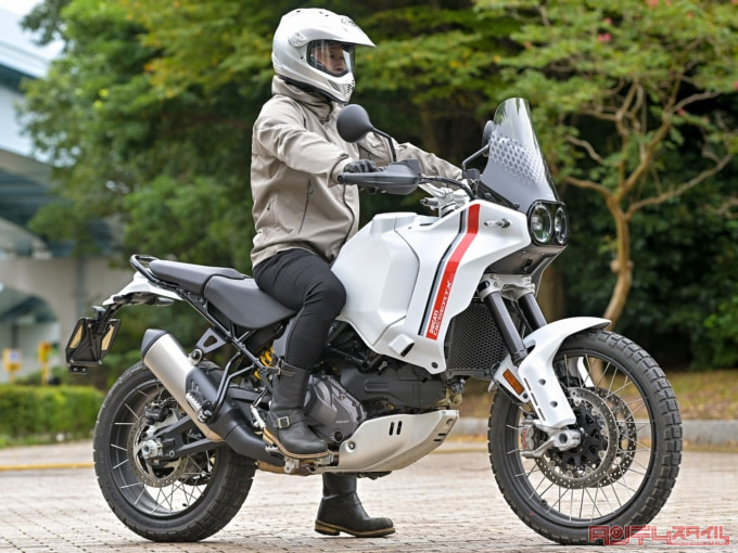 DUCATI DESERT X(2022年モデル)乗車姿勢