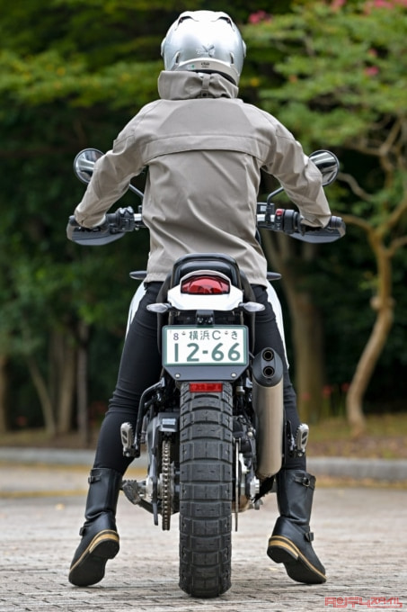 DUCATI DESERT X(2022年モデル)足つき