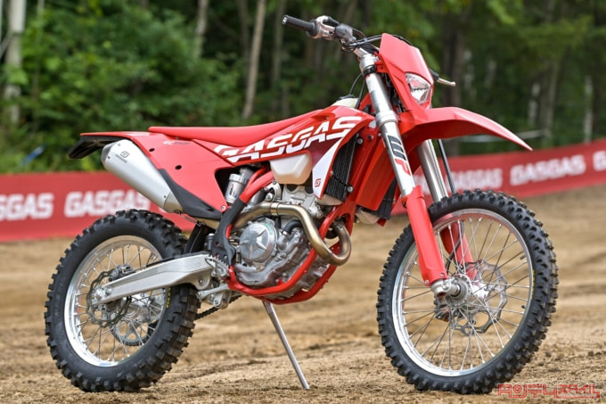 GASGAS EC250F(2023年モデル)右7:3ビュー