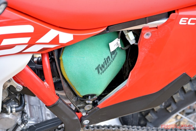 GASGAS EC250F(2023年モデル)エアクリーナー