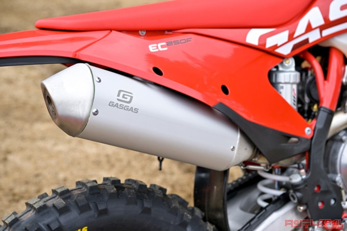 GASGAS EC250F(2023年モデル)サイレンサー