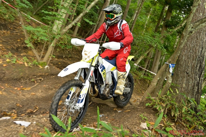 HUSQVARNA MOTORCYCLES FE350(2023年モデル)ダート走行