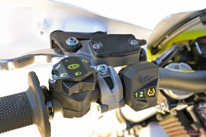 HUSQVARNA MOTORCYCLES FE350(2023年モデル)スイッチボックス