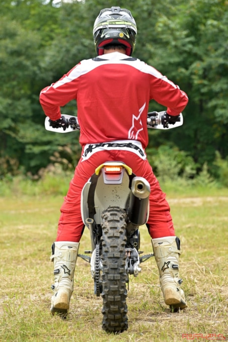 HUSQVARNA MOTORCYCLES FE350(2023年モデル)足つき
