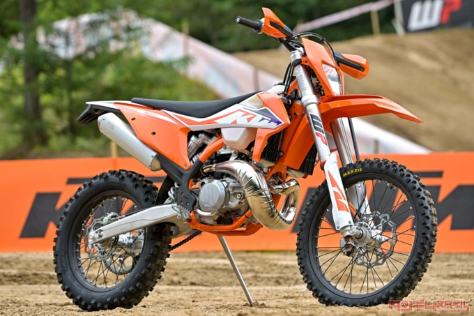 KTM 250EXC(2023年モデル)右7:3ビュー