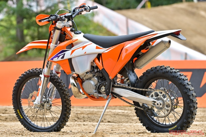 KTM 250EXC(2023年モデル)左7:3ビュー