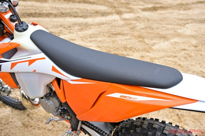 KTM 250EXC(2023年モデル)シート