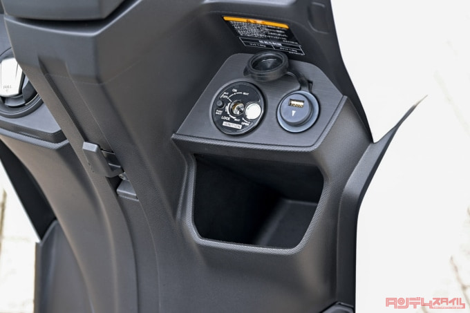 YAMAHA X FORCE(2022年モデル)グローブボックス
