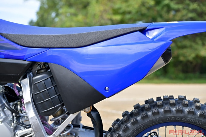 YAMAHA YZ125X(2022年モデル)サイドカバー