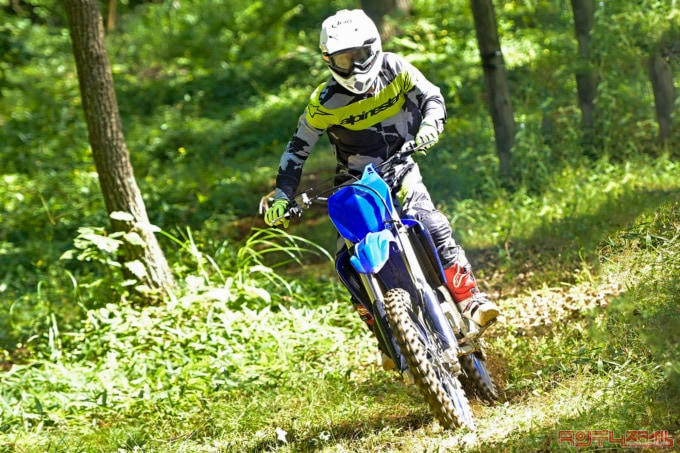 YAMAHA YZ125X(2022年モデル)ダート走行