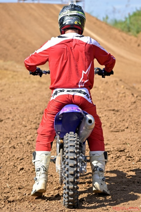 YAMAHA YZ450F(2023年モデル)足つき