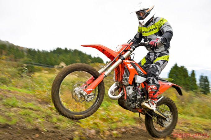 BETA RR2T 125(2023年モデル)ダート走行