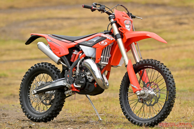 BETA RR2T 125(2023年モデル)右7:3ビュー