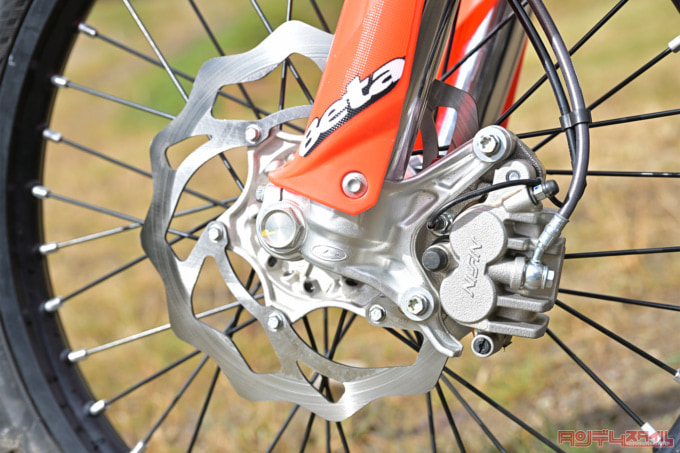 BETA RR2T 125(2023年モデル)フロントブレーキ