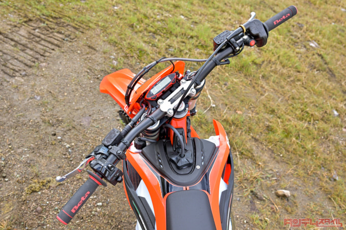 BETA RR2T 125(2023年モデル)ハンドル