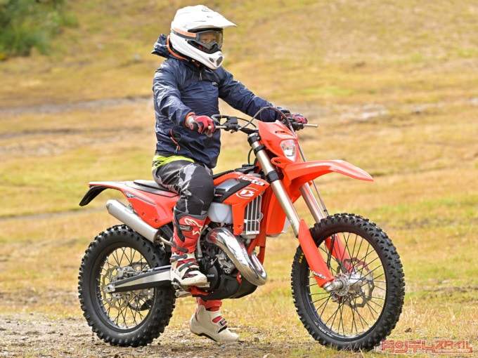 BETA RR2T 125(2023年モデル)乗車姿勢