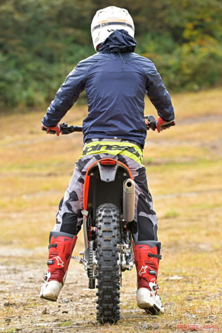 BETA RR2T 125(2023年モデル)足つき