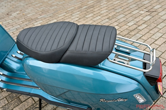 ROYAL ALLOY GP125(2022年モデル)シート