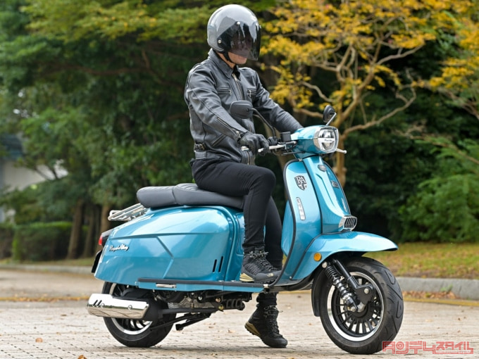 ROYAL ALLOY GP125(2022年モデル)乗車姿勢