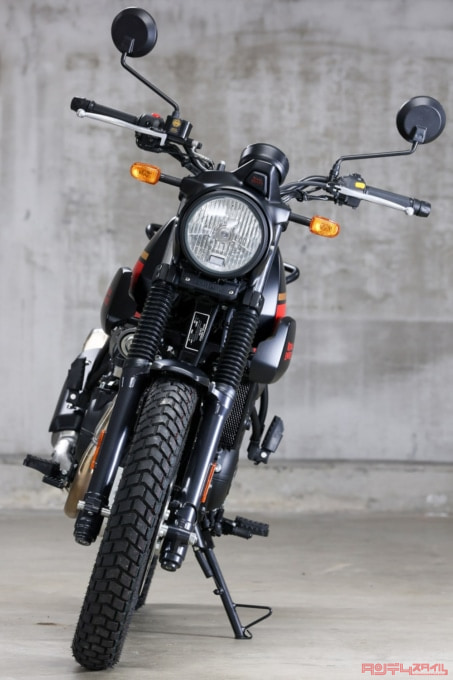 ROYAL ENFIELD SCRAM411(2022年モデル)フロントビュー