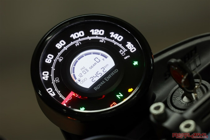 ROYAL ENFIELD SCRAM411(2022年モデル)メーター