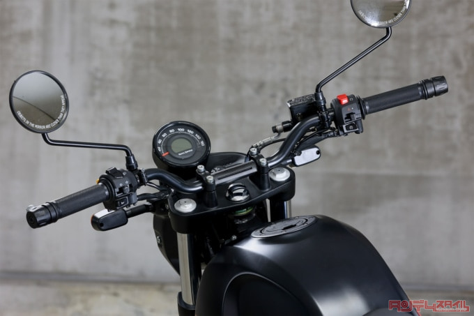 ROYAL ENFIELD SCRAM411(2022年モデル)ハンドル