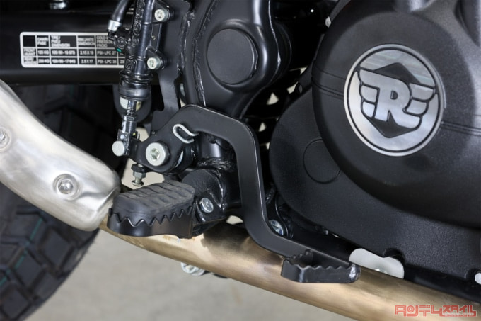 ROYAL ENFIELD SCRAM411(2022年モデル)ステップ