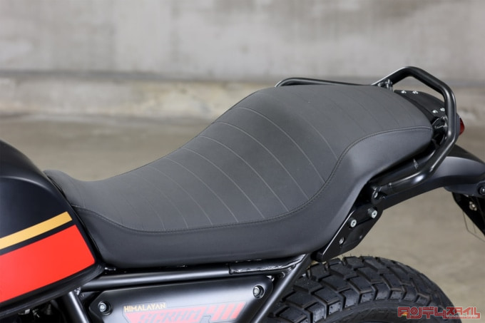 ROYAL ENFIELD SCRAM411(2022年モデル)シート