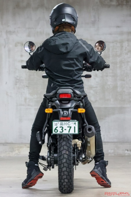 ROYAL ENFIELD SCRAM411(2022年モデル)足つき