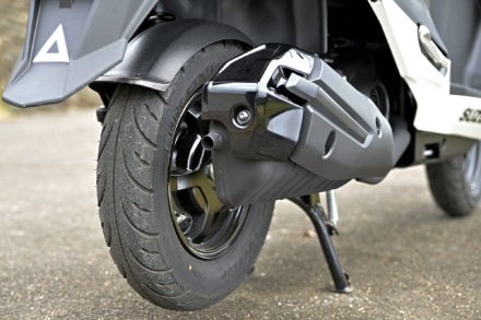 SUZUKI AVENIS125(2022年モデル)マフラー