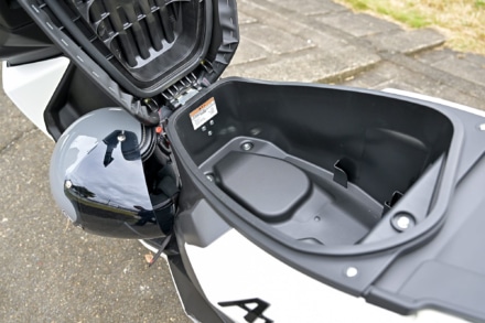 SUZUKI AVENIS125(2022年モデル)シート
