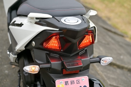 SUZUKI AVENIS125(2022年モデル)燃料タンク