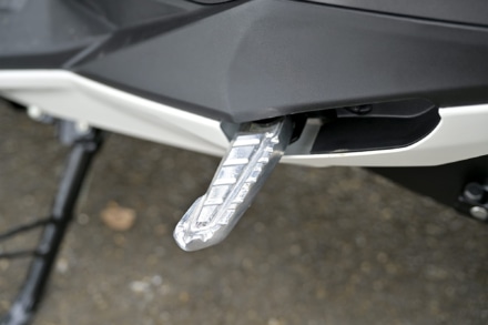 SUZUKI AVENIS125(2022年モデル)タンデムステップ