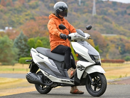 SUZUKI AVENIS125(2022年モデル)乗車姿勢