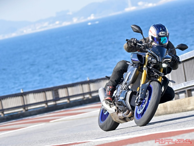 ヤマハ MT-10 SP(2022年モデル)コーナリング走行