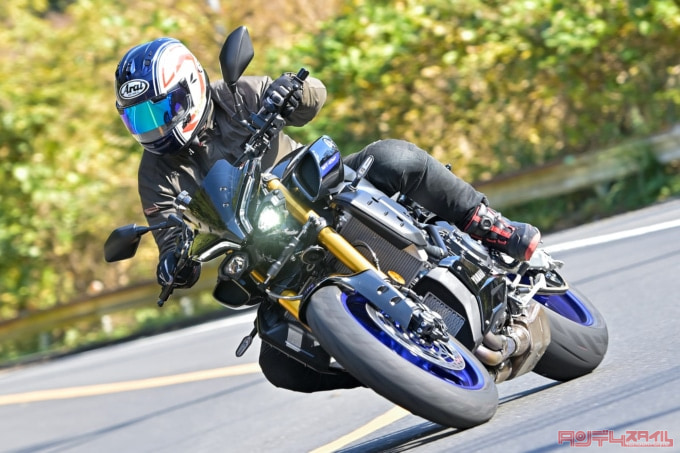 ヤマハ MT-10 SP(2022年モデル)コーナリング走行