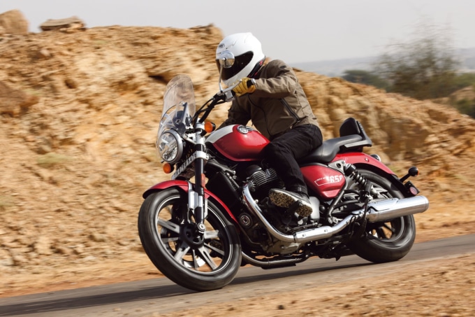 ROYAL ENFIELD SUPER METEOR650 TOURER(2023年モデル)走行イメージ