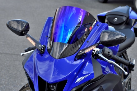 軽さと高級感が魅力のカーボンLEDウインカーミラーが登場！