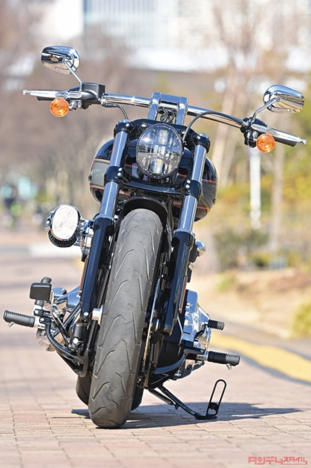HARLEY-DAVIDSON BREAKOUT117(2023年モデル)フロントビュー