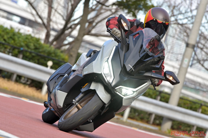 HONDA FORZA(2023年モデル)走行イメージ
