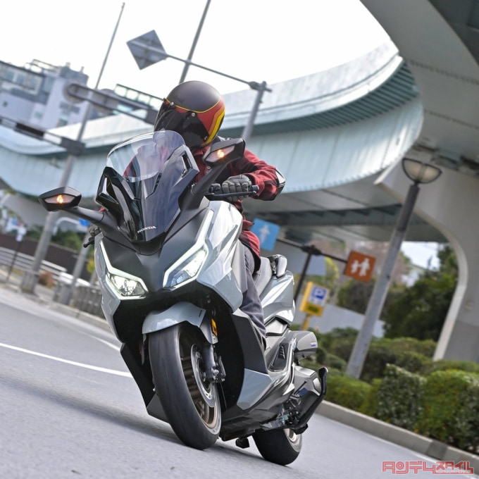 HONDA FORZA(2023年モデル)走行イメージ