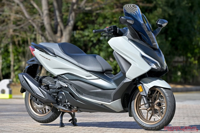 HONDA FORZA(2023年モデル)7:3ビュー