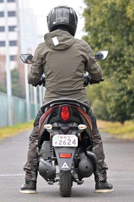 YAMAHA JOG125(2023年モデル)足つき