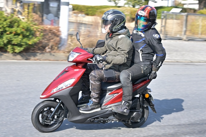 YAMAHA JOG125(2023年モデル)タンデム走行