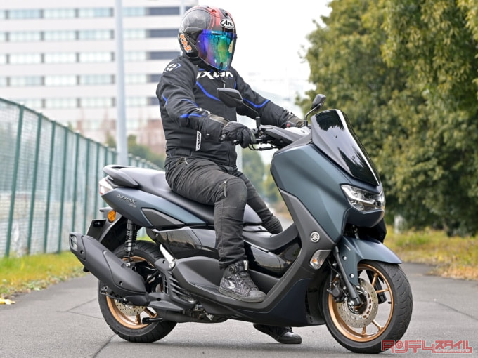 YAMAHA NMAX155(2023年モデル)乗車姿勢