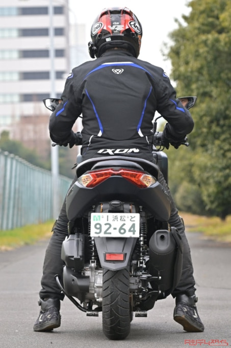 YAMAHA NMAX155(2023年モデル)足つき