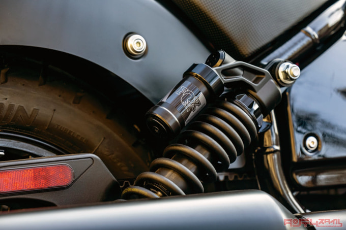 INDIAN MOTORCYCLE SPORT CHIEF(2023年モデル)リヤショック