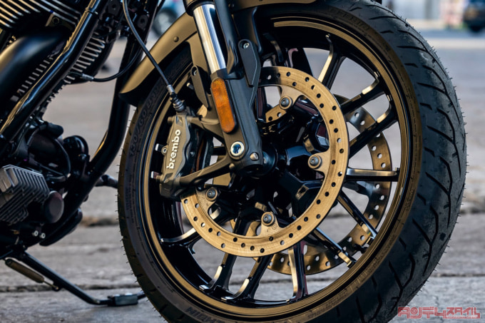 INDIAN MOTORCYCLE SPORT CHIEF(2023年モデル)フロントブレーキ